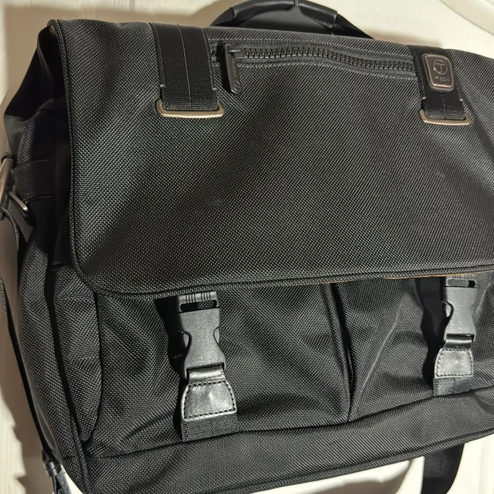 Tumi T-Tech Laptop Bag - Picture 2 of 16